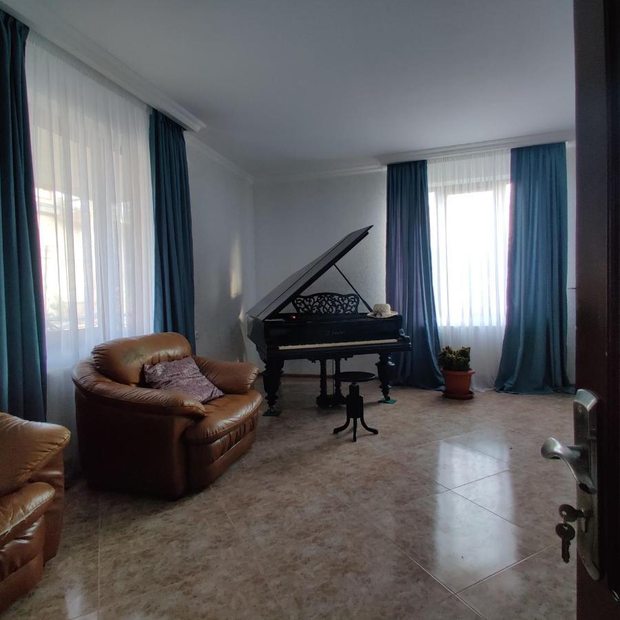 Rustavi Guest House Exterior photo